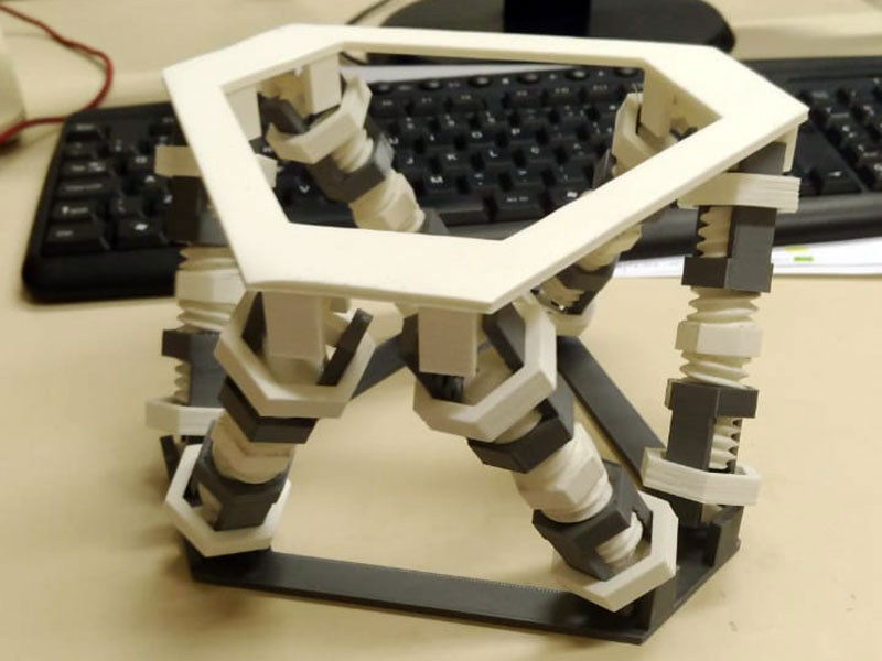Engenahria: Plataforma de Stewart impresas em 3D